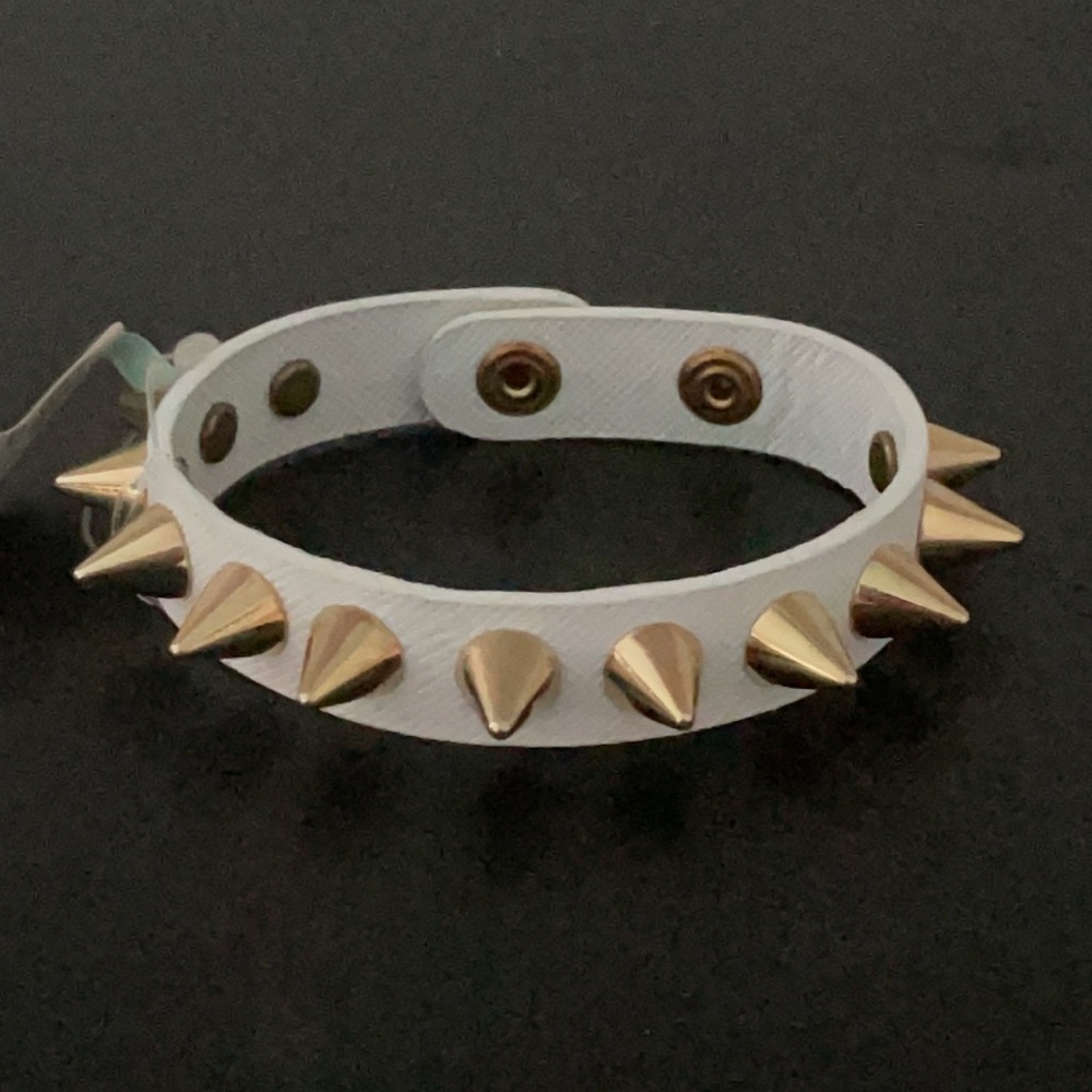 GOLD SPIKES WHITE GROSGRAIN LEATHER SNAP BRACELET